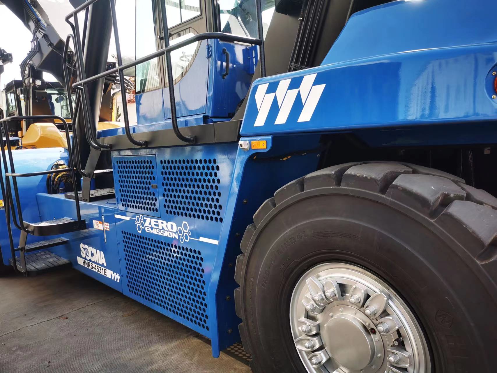 electric reach stacker (7).jpg