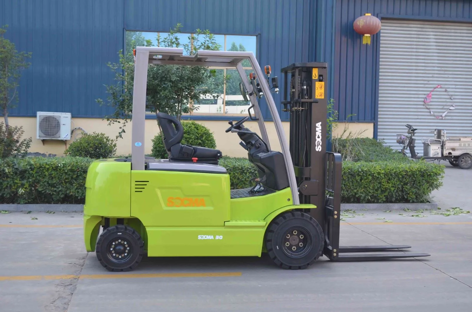 SOCMA electric forklift (1) SOCMA electric forklift (1)