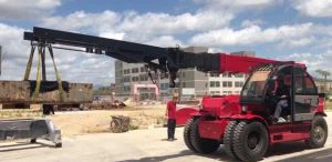 Телескопски утоваривач за руковање плочастим каменом