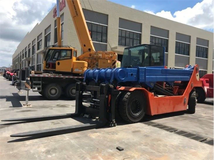 18Ton Telescopic Loader Forklift Work in Container